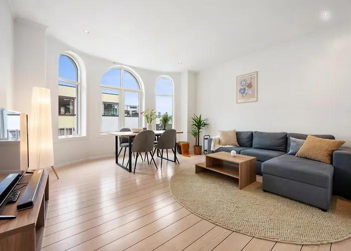 Modern Downtown Apartment With Great Views
